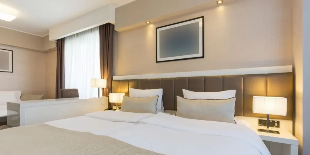 Honeymoon Hotel in Manali| hotel in Manali for honeymoon